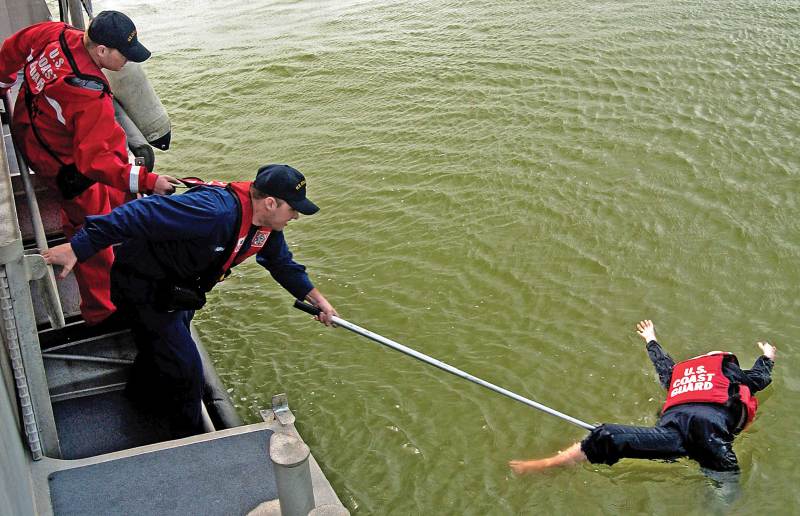 btg0521-mob-tips Coast Guard practicing overboard boater rescue